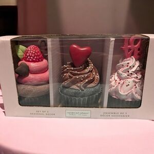 🇺🇸NEW Cupcakes and Cashmere Valentine's Day Sweet Treats